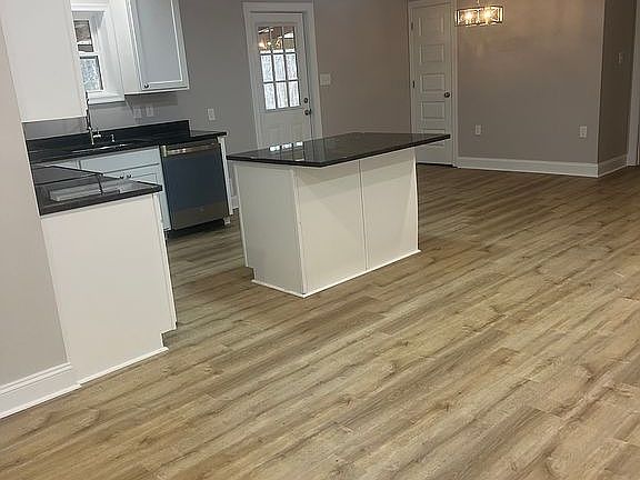 Kitchen / Dining area