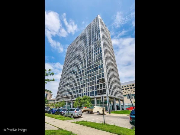 330 W Diversey Pkwy APT 401, Chicago, IL 60657