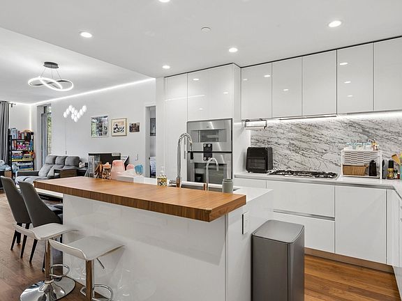 5th image of 7428 Alberta St #203
