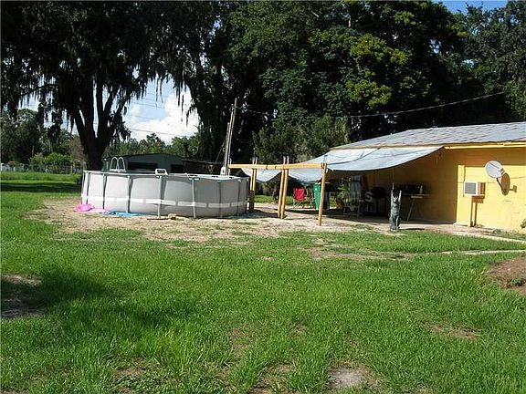 4th image of 3609 Oak Dr