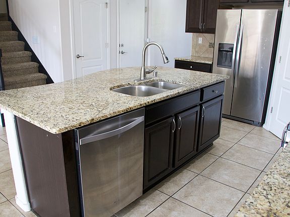 4th image of 9631 Andesite Dr NW