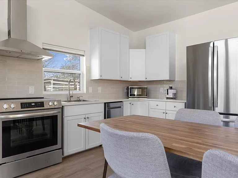 1411 Fairfield Dr — Photo 7
