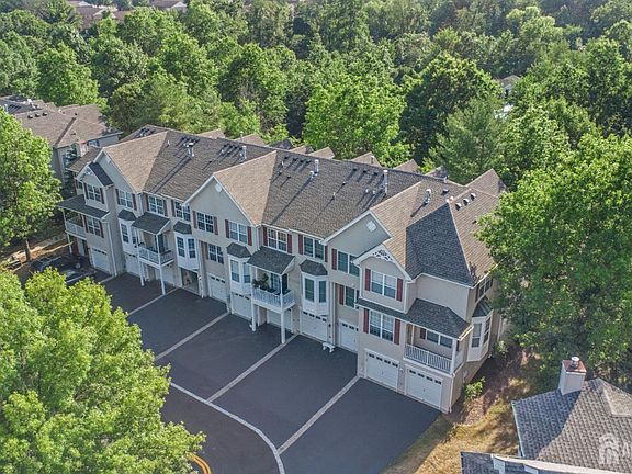 4th image of 20 Windham Ct