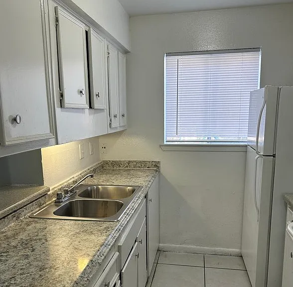 3737 Hillcroft Apartments — Photo 97