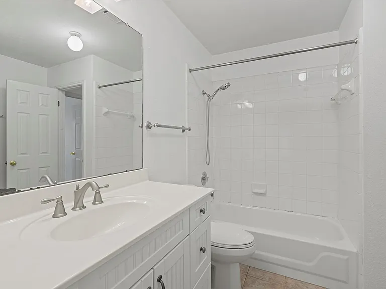 7902 Isaac Pryor Dr — Photo 24