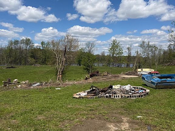 5th image of 688 Tuttle Rd