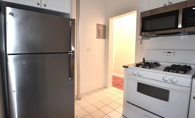 Rented by Manhattan Realty Group | media 15