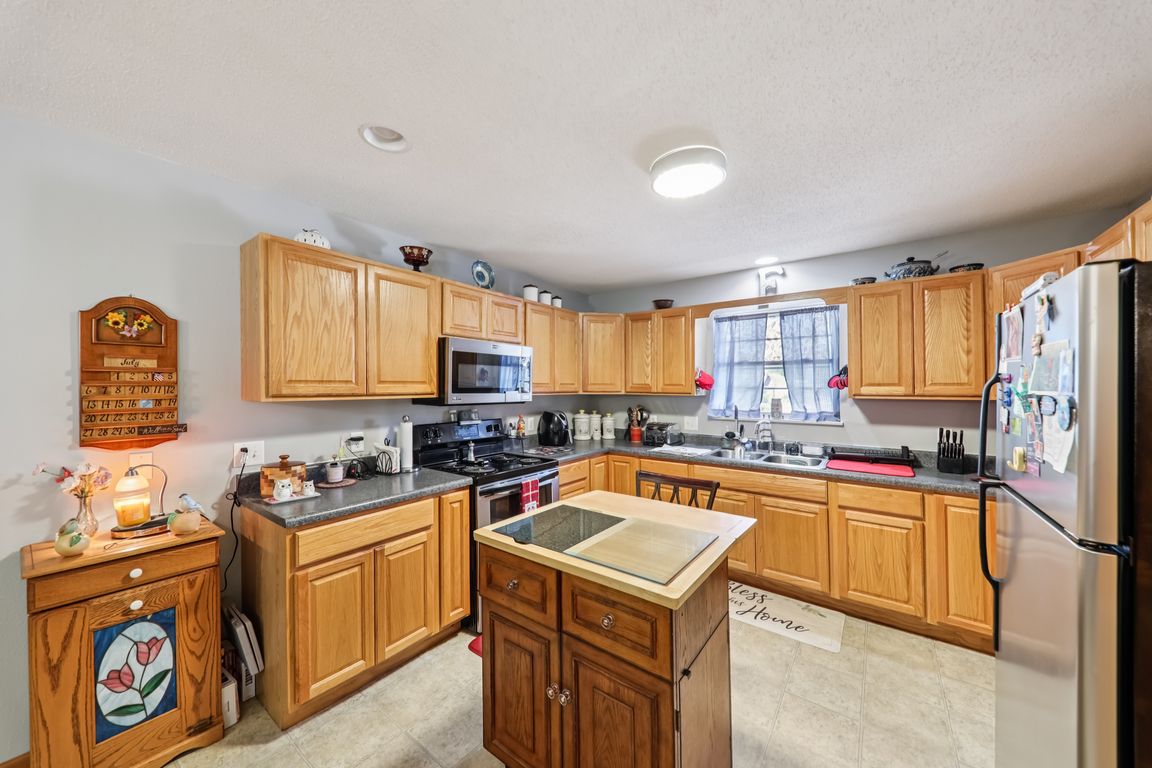 2266 Calgary Dr-S2407-013.jpg