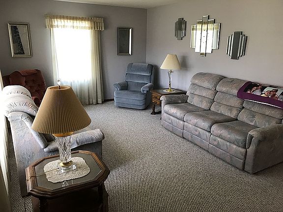  living room 12'6" x 18'