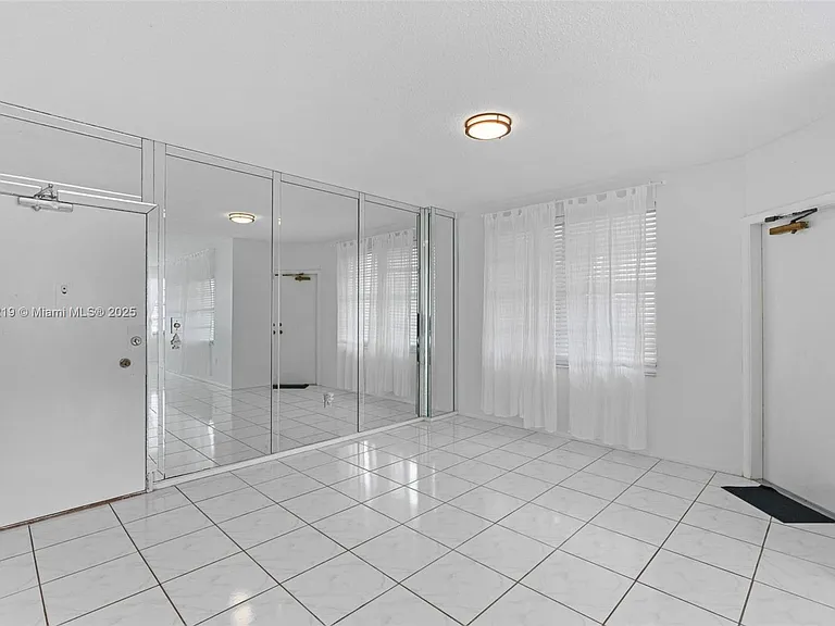 1965 S Ocean Dr — Photo 7