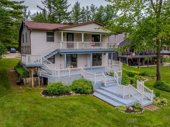 4511 W Salisbury Dr, Gladwin, MI 48624