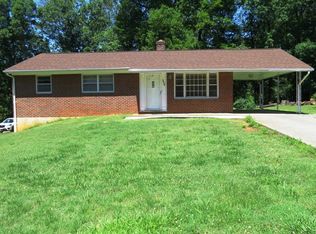 238 Meadowbrook Ln, Martinsville, VA 24112