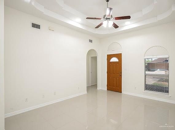 2nd image of 1210 Veracruz