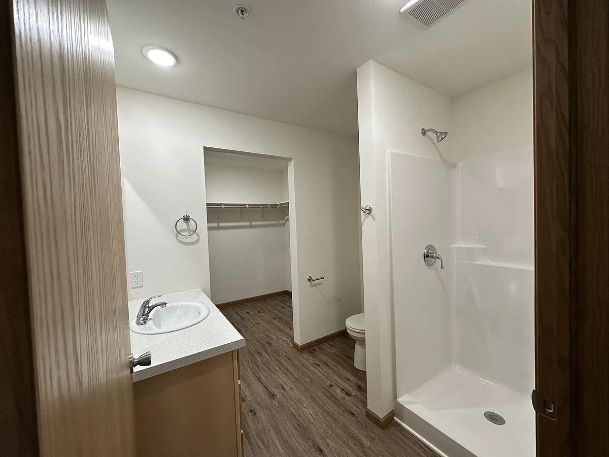Building Photo - 1435 Peterson Dr #611