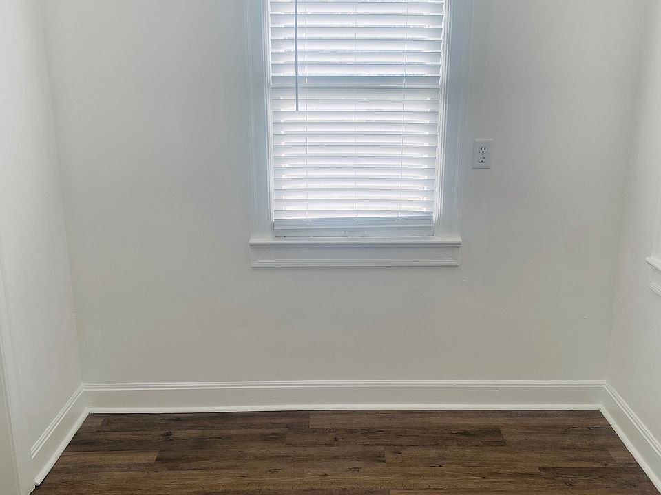 1st image of 505 1/2 College St