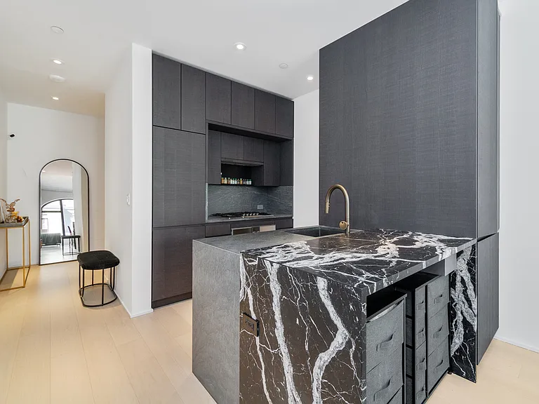 130 William St #12C — Photo 4