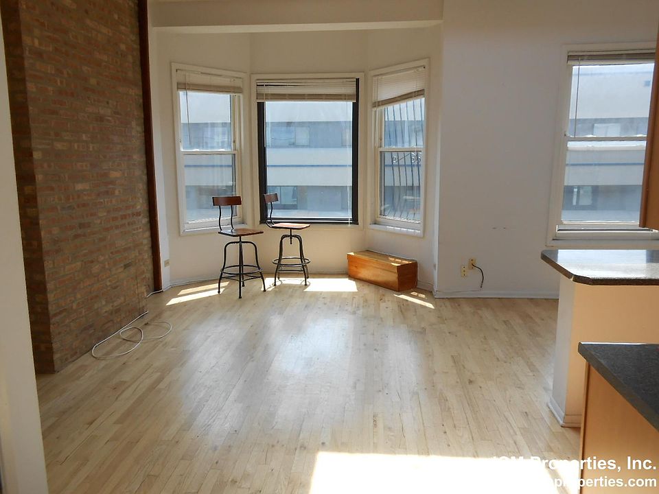 1st image of 2536 N Lincoln Ave #4