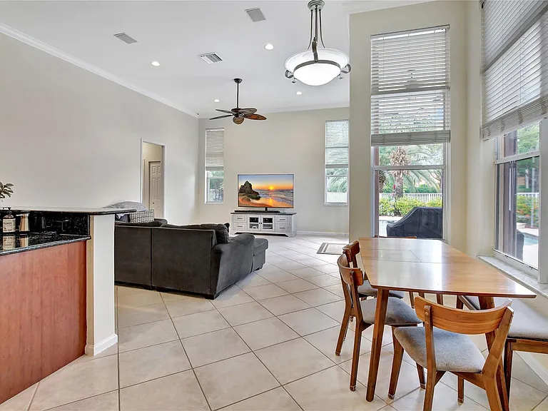 4070 Sanderling Ln — Photo 8