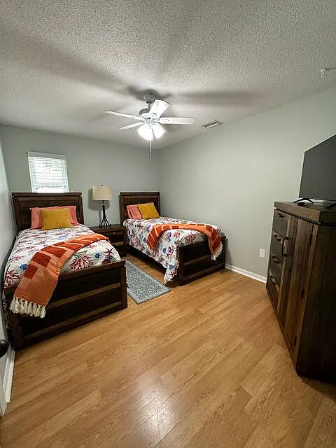 2 bed, 1200 sqft, $2,500 — Photo 4