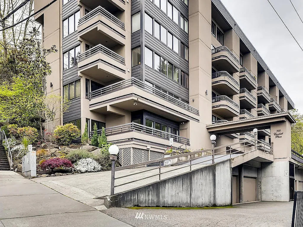 2 bed, 1104 sqft, $3,400 — Photo 1