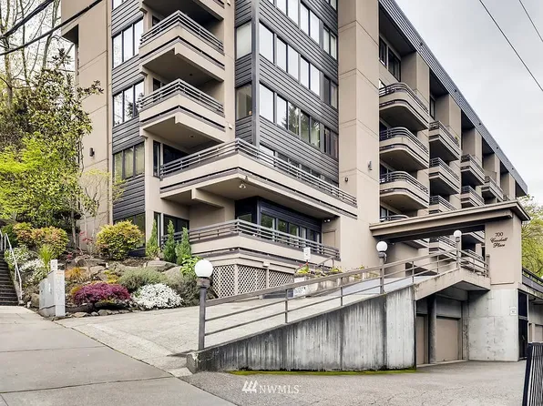 700 Crockett St APT 1A, Seattle, WA 98109