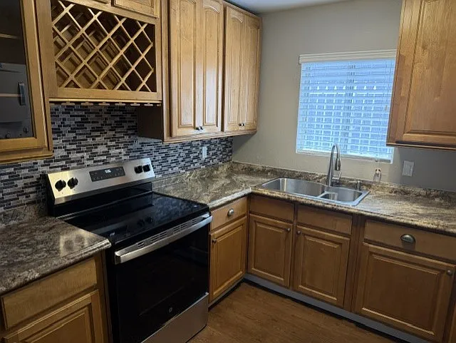 2 bed, 750 sqft, $1,300 — Photo 1