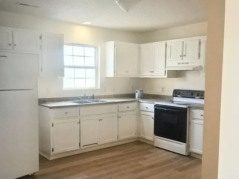 705 Adams St — Photo 7