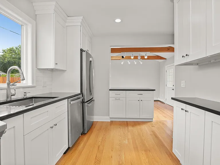 81 Cos Cob Ave #A — Photo 6