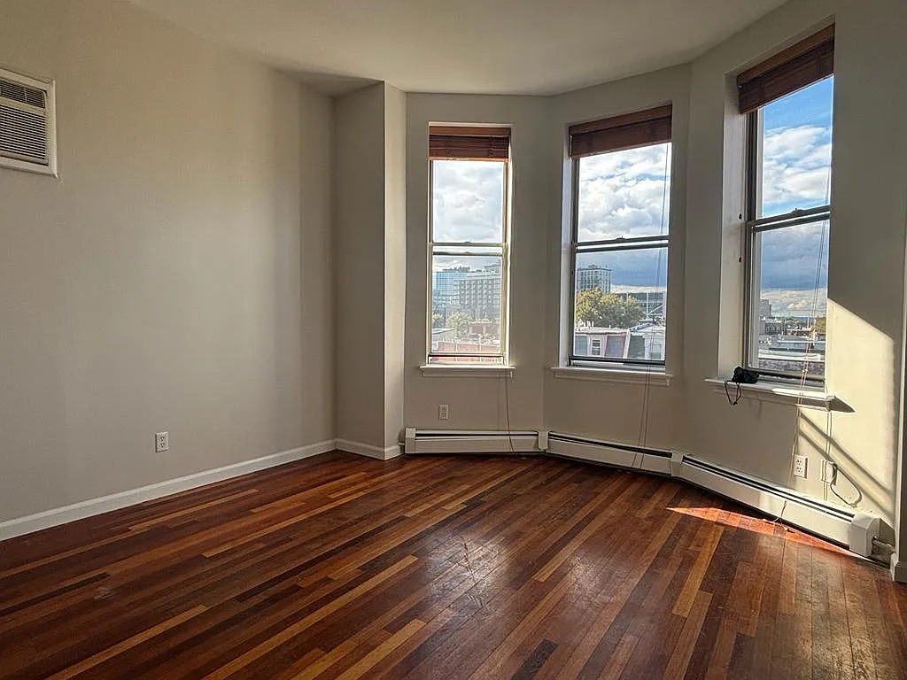 1 bed, $2,400 — Photo 2