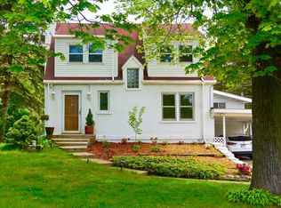 703 N Elmhurst Rd, Prospect Heights, IL 60070