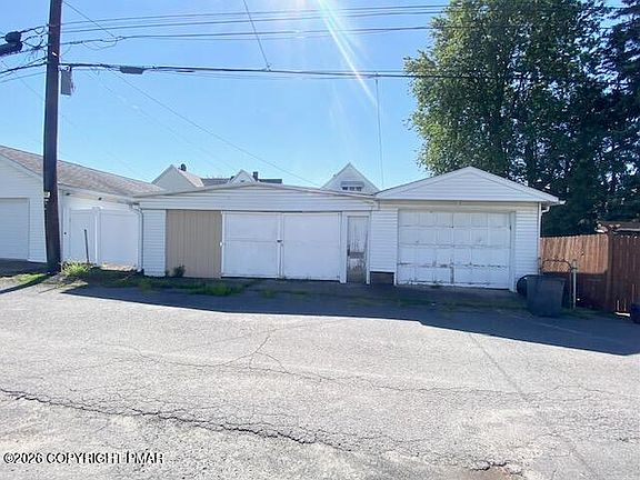 5th image of 825-827 N Bromley Ave