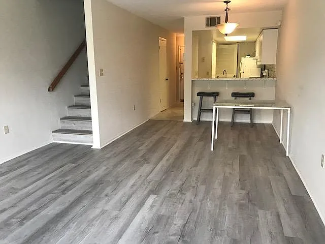 1610 SW 16th St — Photo 3