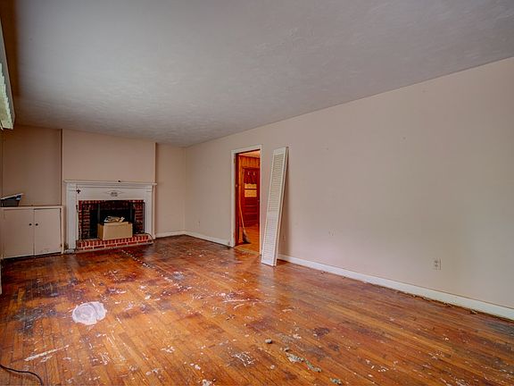 4th image of 301 Francis Marion Dr
