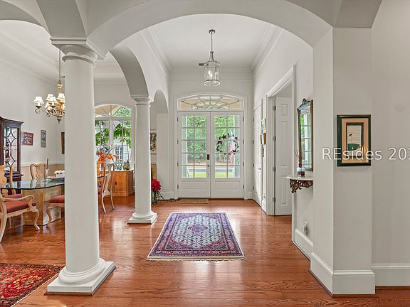 3rd image of 25 Newberry Ct