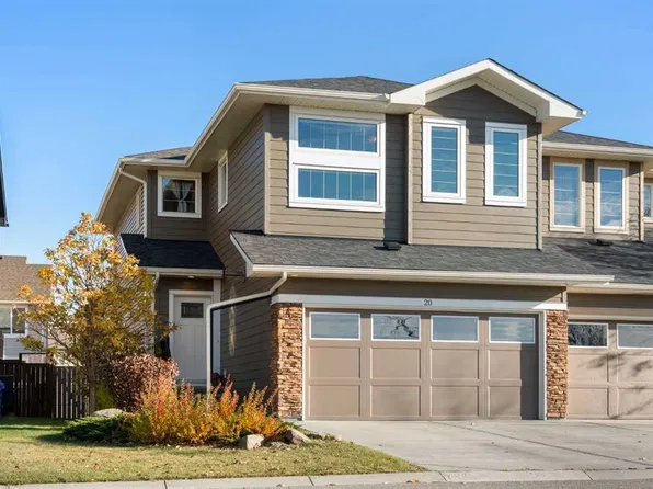 20 W Evanswood Cir NW, Calgary, AB T3P 0K1