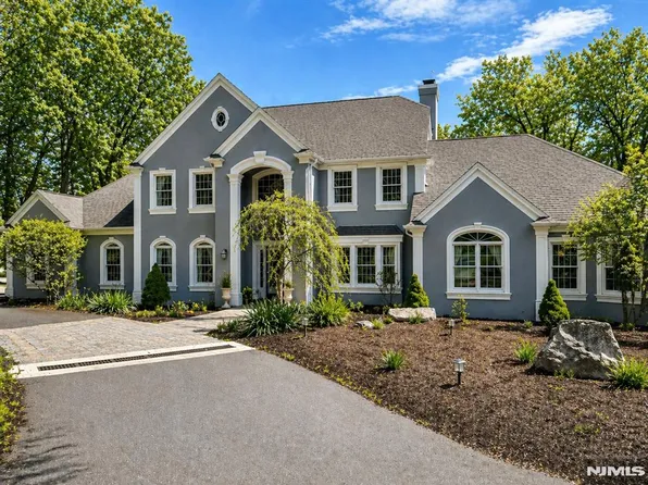 4 Deer Trl, Kinnelon, NJ 07405