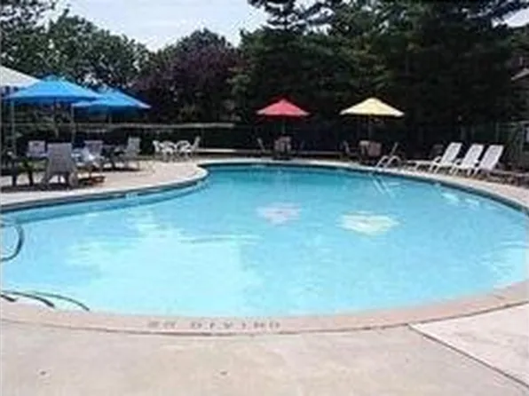 118 Waterford Dr, Edison, NJ 08817