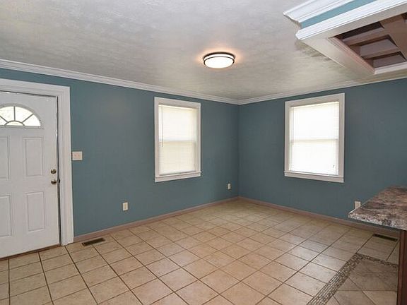 2nd image of 670 Lorraine Dr