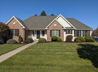 10 Sagebrush Ln, Lancaster, NY 14086