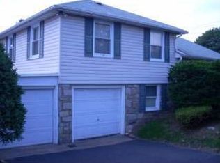 3830 Chalfont Dr, Philadelphia, PA 19154