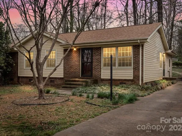 515 Culloden Ct, Charlotte, NC 28214