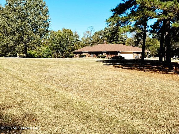 4th image of 144 N Pine Dr