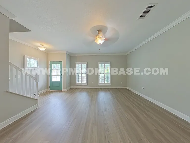 1705 E Gadsden St — Photo 2