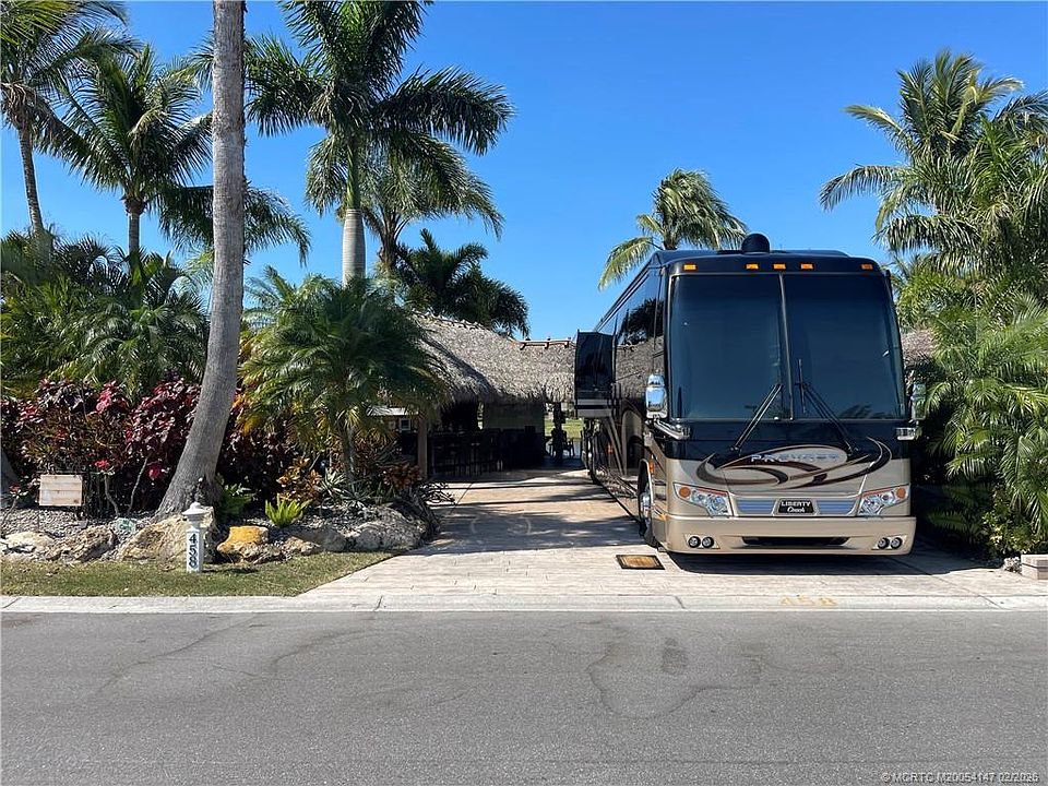1st image of 458 NW Foursome Ln