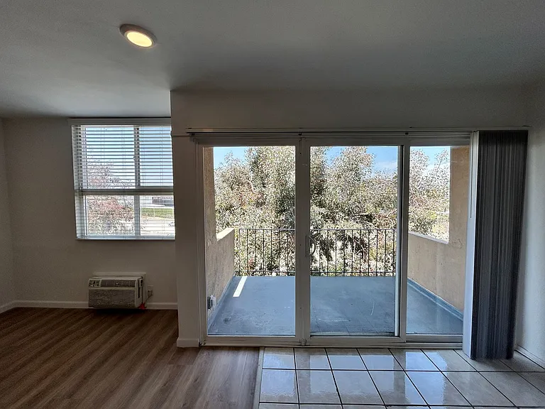 1951 Frank St #14 — Photo 16