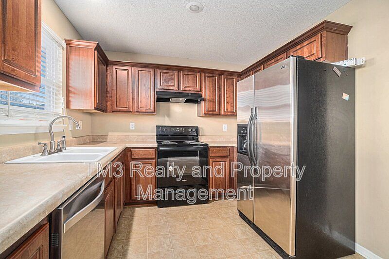 1st image of 1609 N 128th St