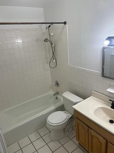 1st image of 264 Lawrence Ave