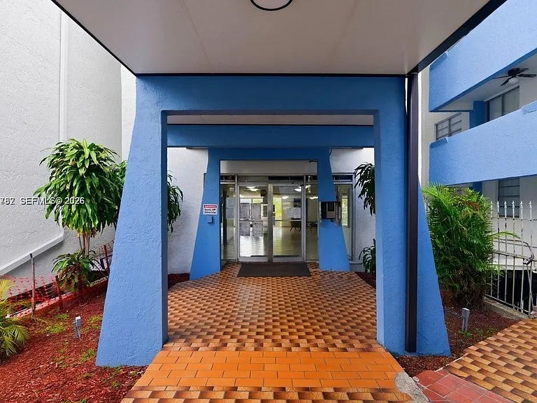 5050 NW 7th St #Penthouse 5 — Photo 2