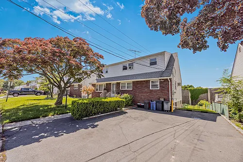 88 Maple Ave Photo 1