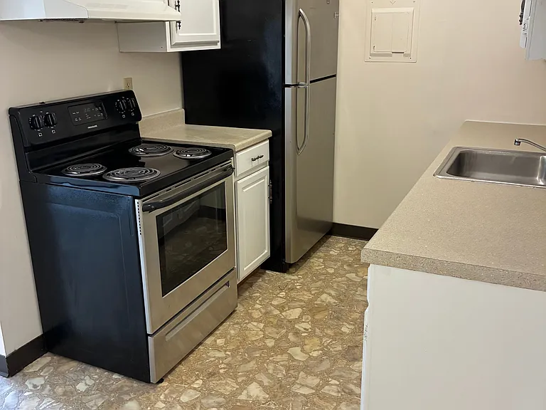 196 Maple Ave — Photo 9